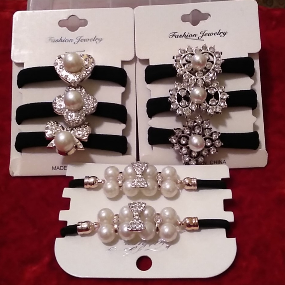 8 ponytail holders
